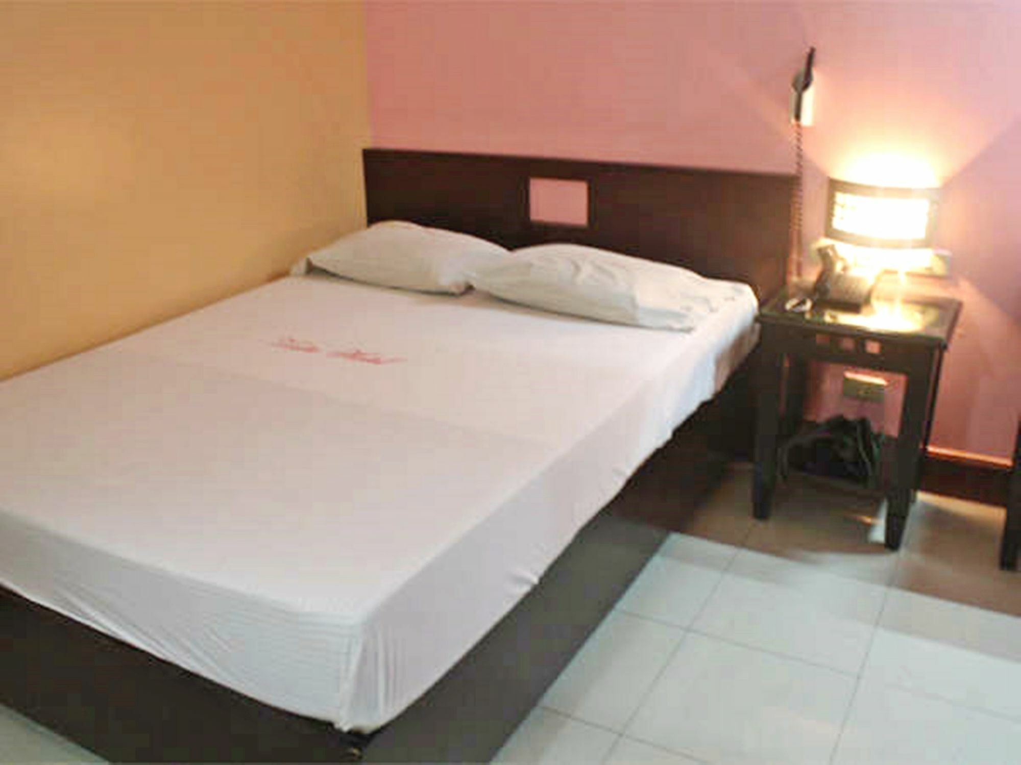 Vista Apartelle Makati City Exterior foto