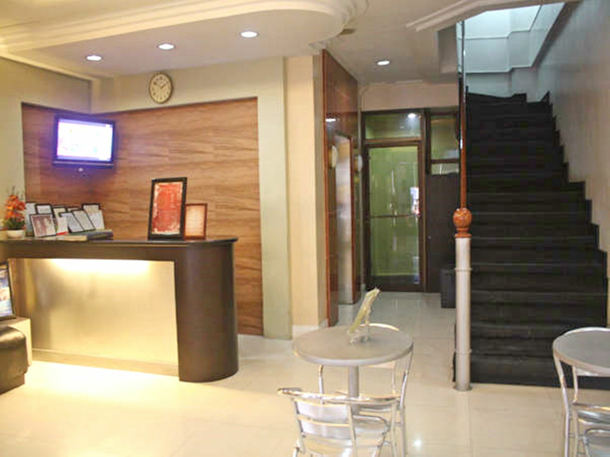 Vista Apartelle Makati City Exterior foto